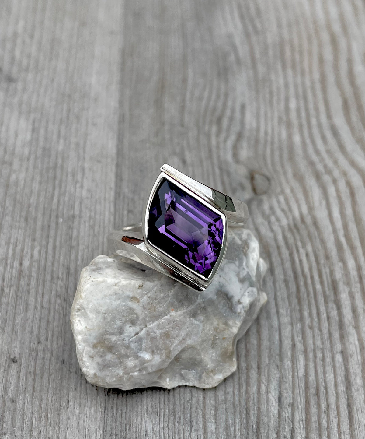 Vivid Amethyst Ring