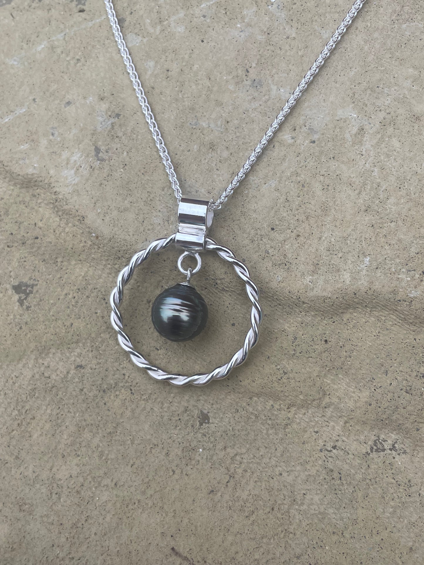 Black Pearl Twisted Pendant