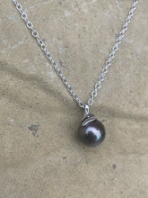 Load image into Gallery viewer, Black Pearl Pendant
