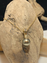 Load image into Gallery viewer, Solid Gold AAA Tahitian Pearl Pendant - Free Chain
