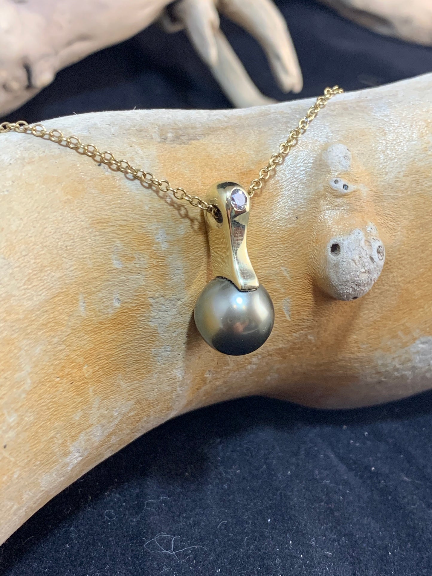 Solid Gold AAA Tahitian Pearl Pendant - Free Chain